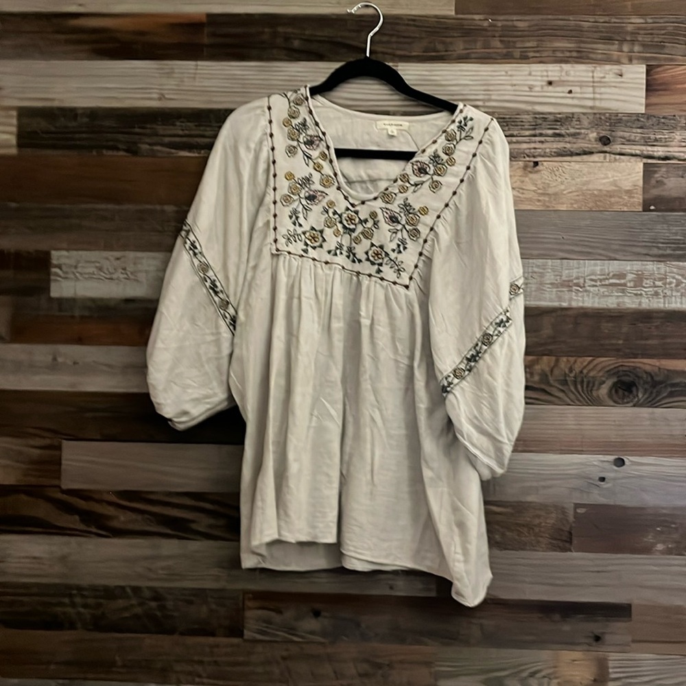 Max studio embroidered top